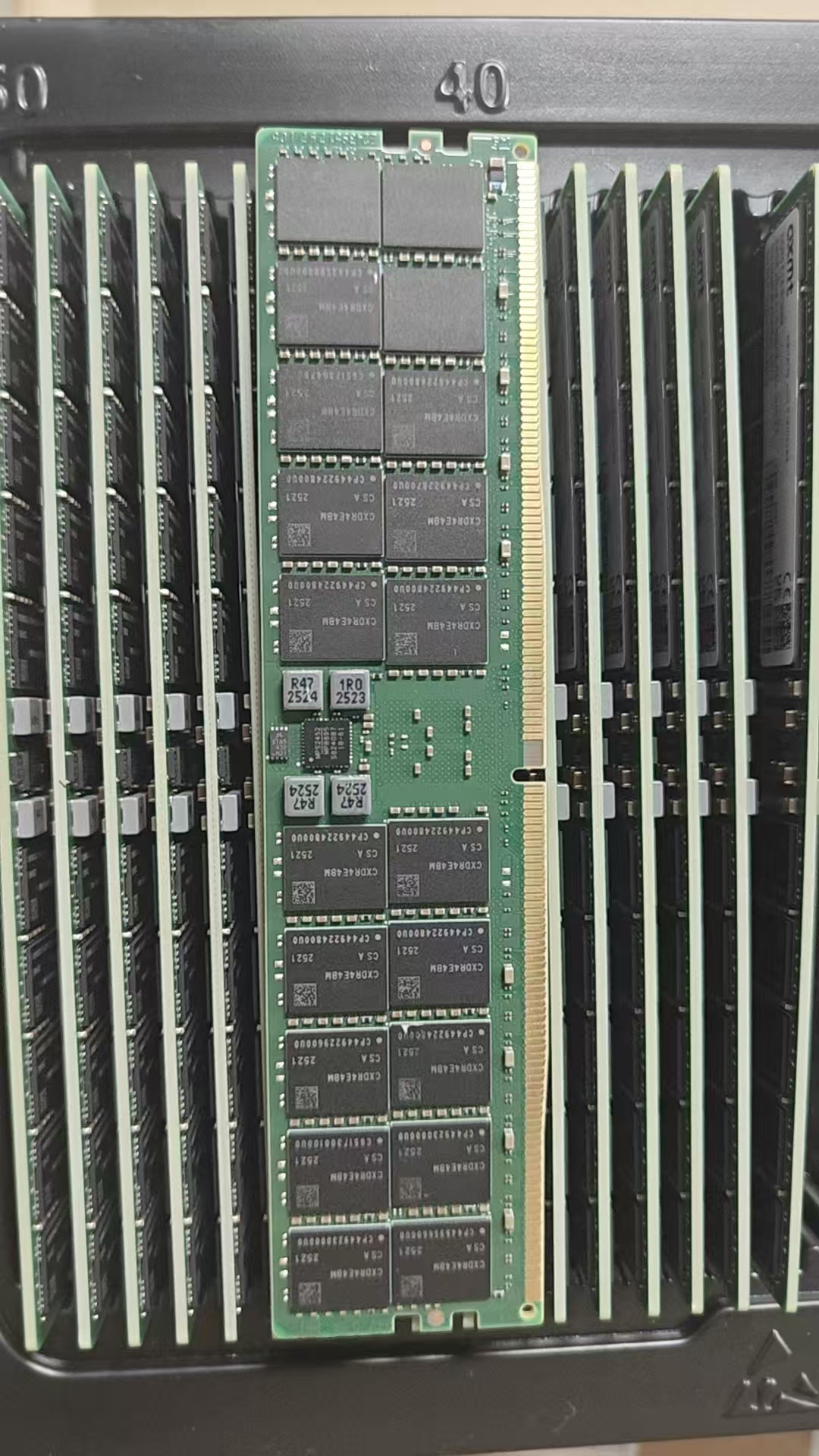 MTC40F2046S1RC64BD2R Micron NOR Flash